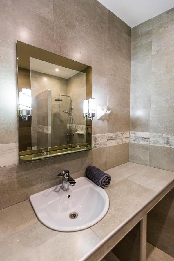 2 Kn. Romana Apartment Lviv Kültér fotó